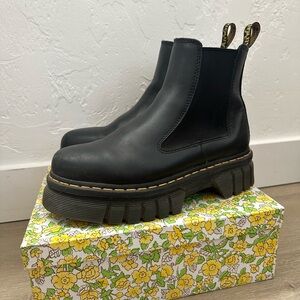 Black smooth leather platform Dr Marten Platform Chelsea Boots Size 10 Ladies
